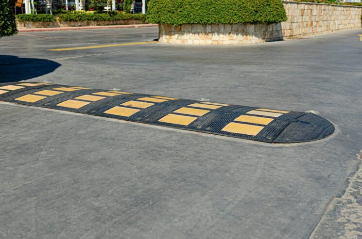 Durable Rubber Speed Bumps for Traffic Management