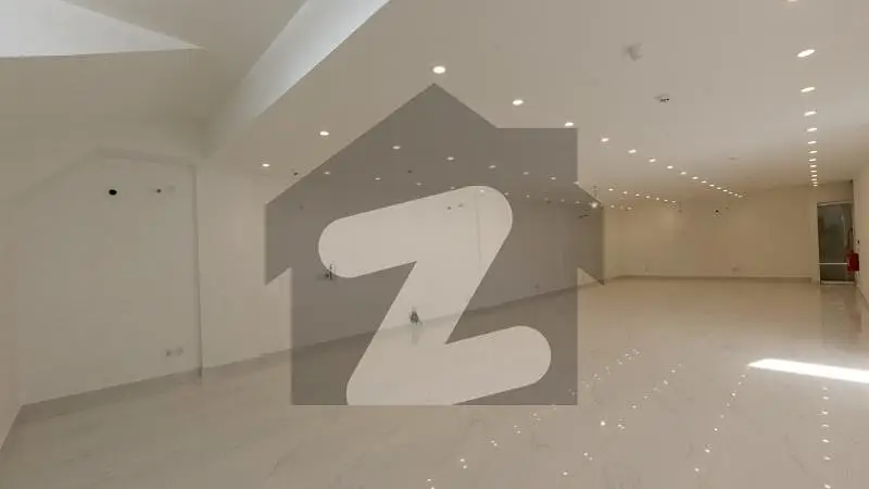 8 Marla Commercial Building Is Available For Rent In DHA