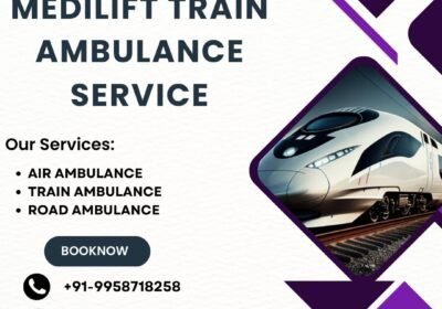 Medilift-Train-Ambulance-Services-in-Delhi-helps-patients-during-journey