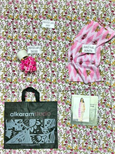 3 Pcs Women’s Unstitched printed suit