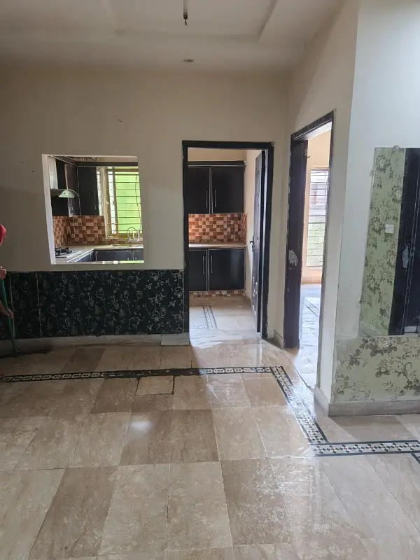 10 Marla 2nd Floor Available for Rent 3 Master Bedrooms in prime loctn