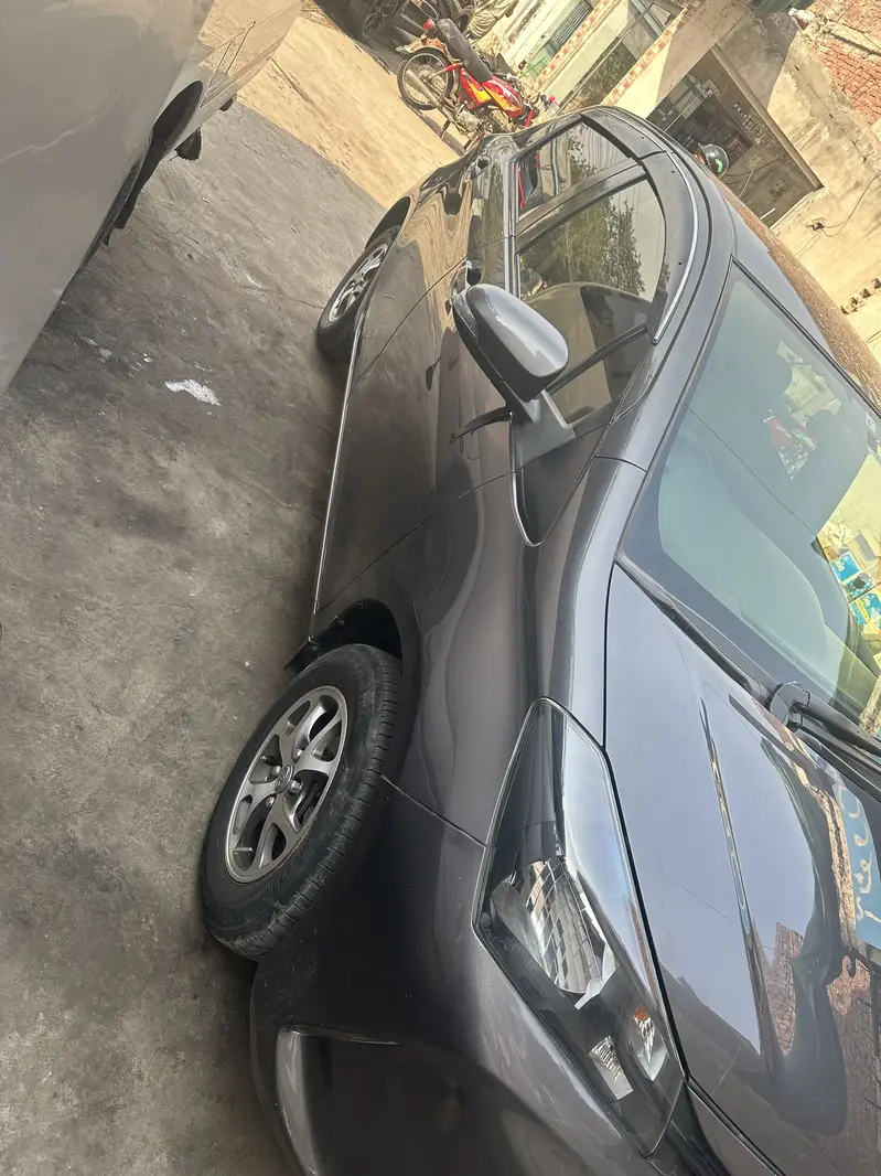 Toyota Vitz 2015 model Urgent for Sale