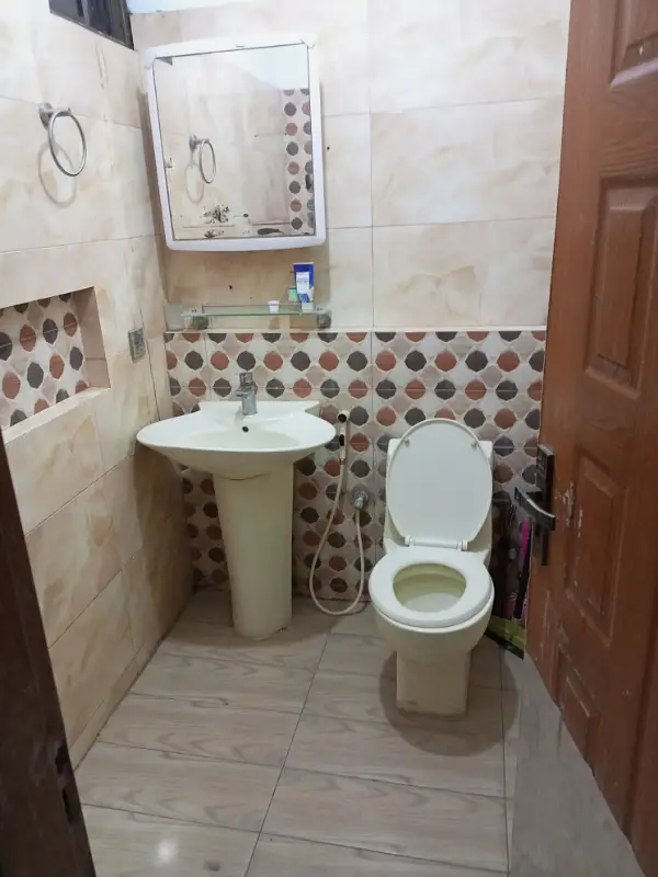 3 Bed Flat Drawing Room Aur Dining Hall Ke Sath available hai