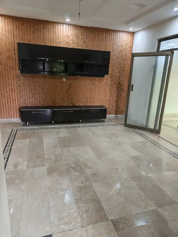 10 Marla 2nd Floor Available for Rent 3 Master Bedrooms in prime loctn
