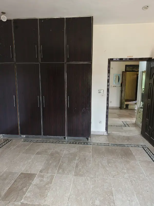 10 Marla 2nd Floor Available for Rent 3 Master Bedrooms in prime loctn