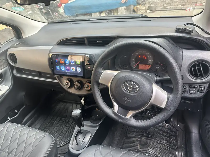 Toyota Vitz 2015 model Urgent for Sale