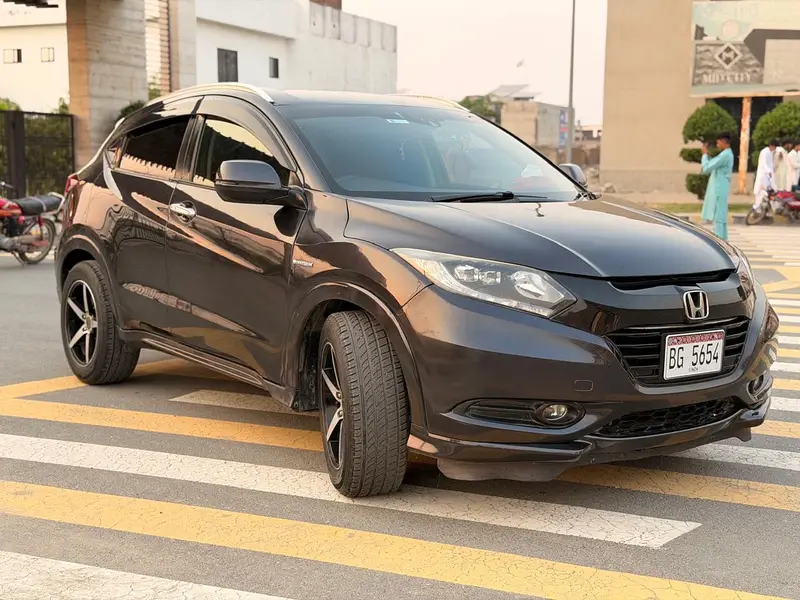 2014 Honda Vezel for Sale in Pakistan