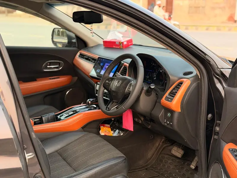 2014 Honda Vezel for Sale in Pakistan