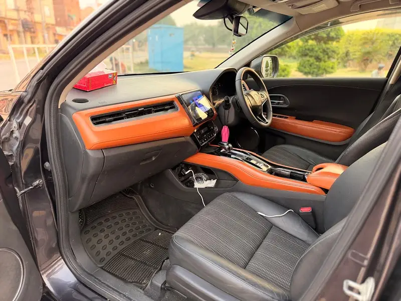 2014 Honda Vezel for Sale in Pakistan