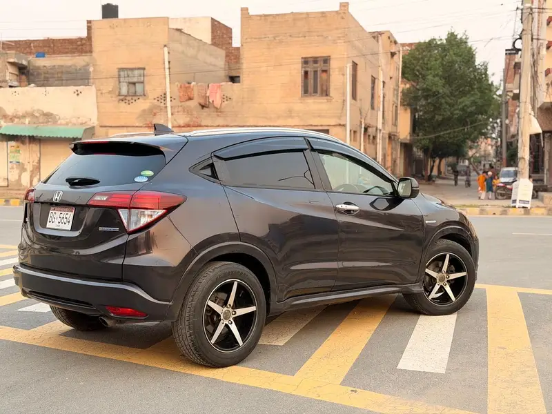 2014 Honda Vezel for Sale in Pakistan