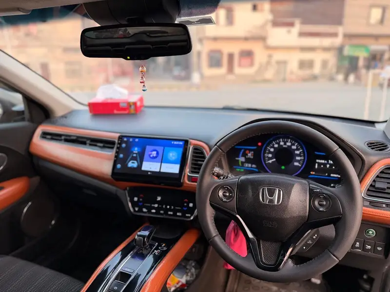 2014 Honda Vezel for Sale in Pakistan