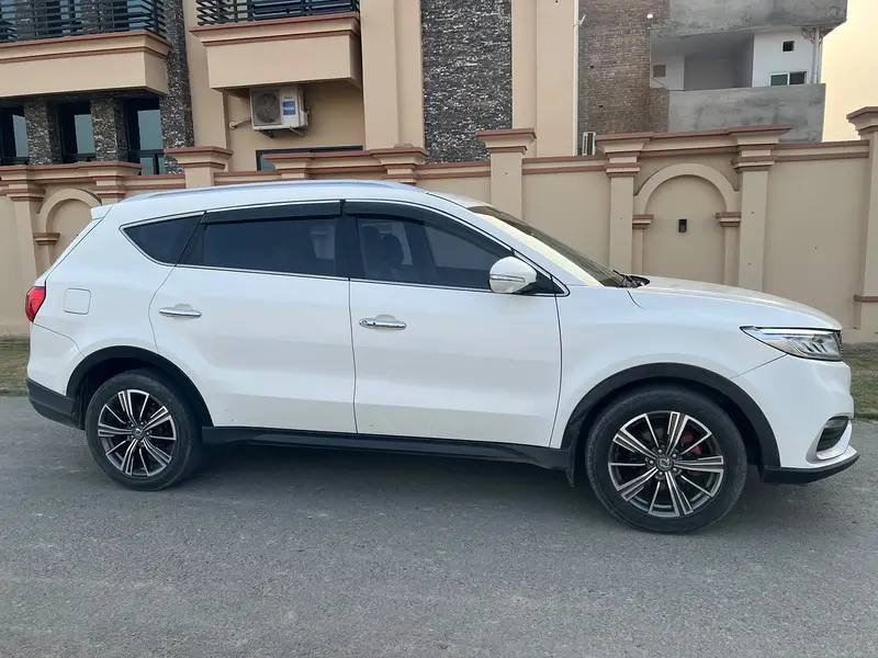 2022 DFSK Glory 580 Pro for Sale in Pakistan