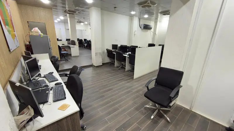 10 Marla Office Space for Rent with Parking – Single Storey
