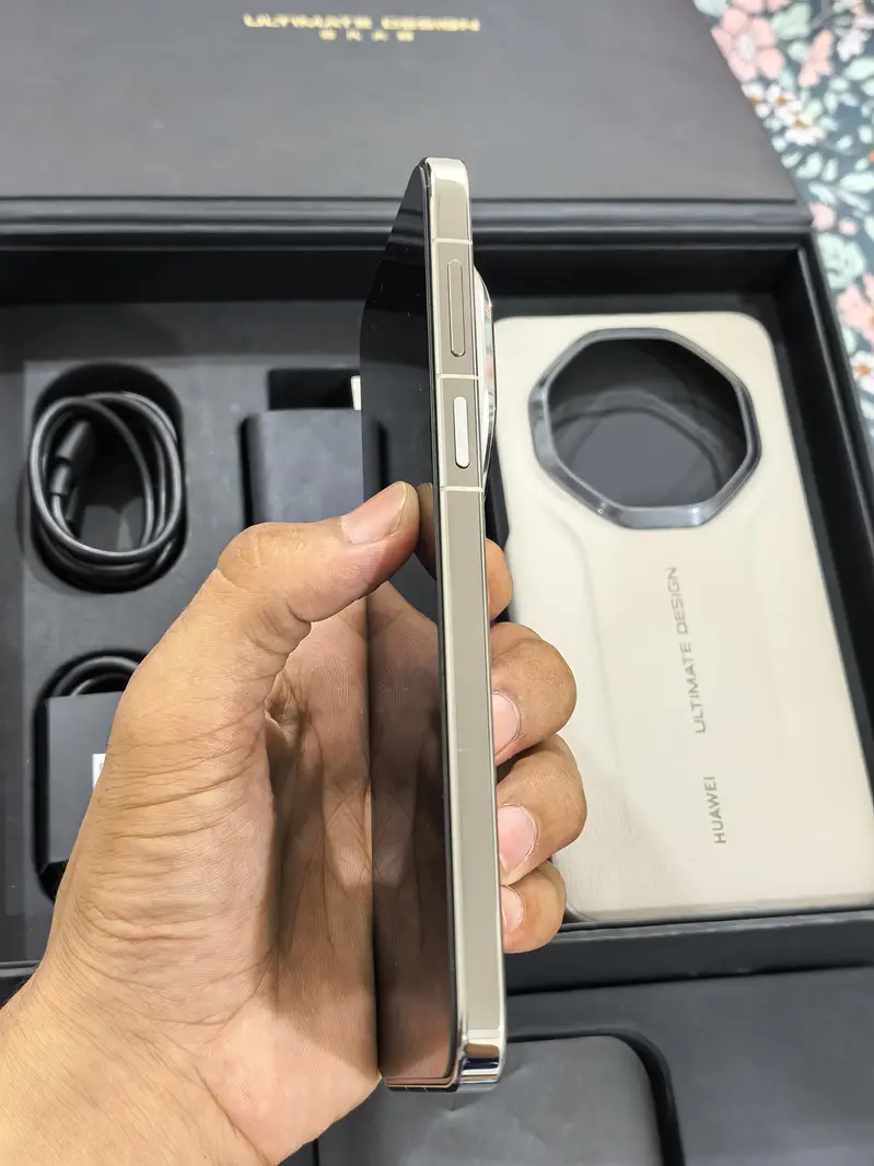 Huawei Mate 80 RS Ultimate Design Non PTA – 20GB RAM, 1TB Storage