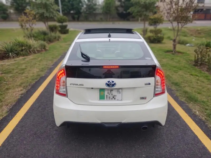 Toyota Prius 2010 Pearl White | Hybrid Family Car | Sunroof