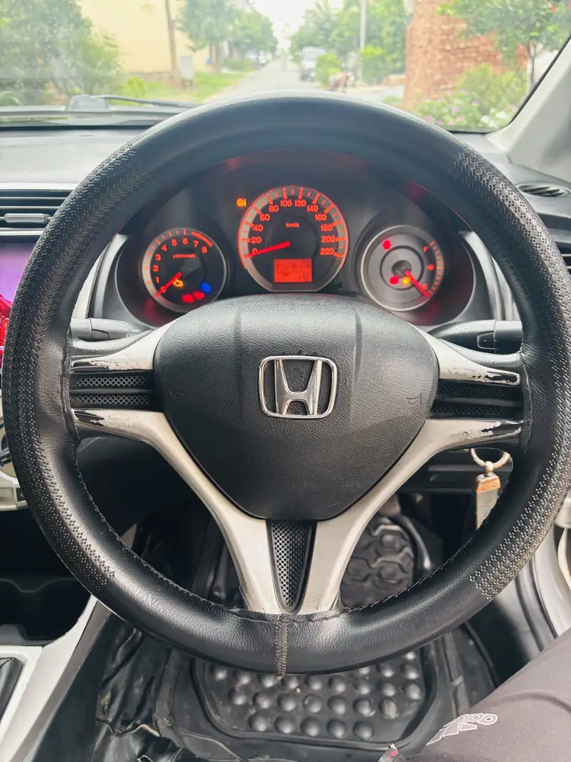 Honda City 2011 Manual 1.3 for Sale in Pakistan – Genuine Condition