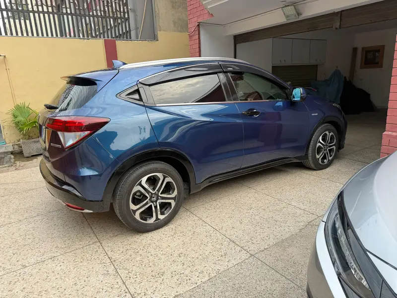 Honda Vezel 2014 Z Sensing for Sale in Pakistan – Genuine Condition