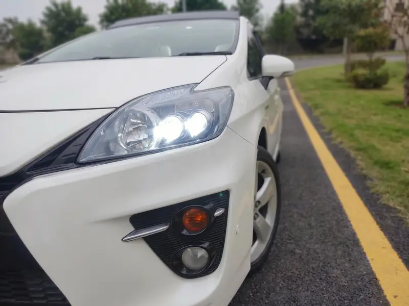 Toyota Prius 2010 Pearl White | Hybrid Family Car | Sunroof